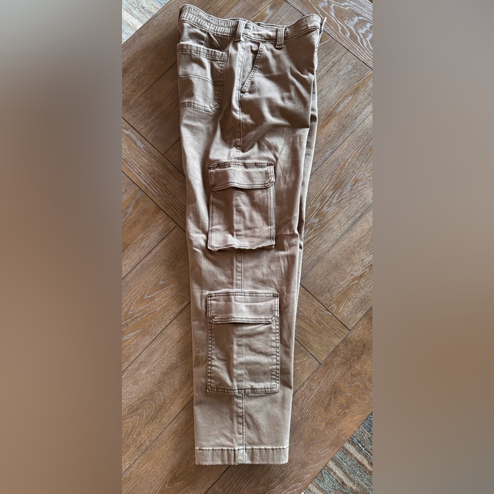 NWOT Hollister Women's Tan Cargo Pants